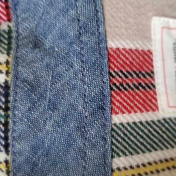 Gap blue red plaid flannel button down Size xl nice med weight - Picture 10 of 11